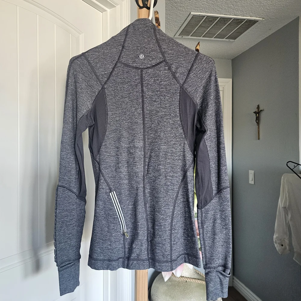 Lululemon Athletica Gray Women's Top - Picture 5 of 5